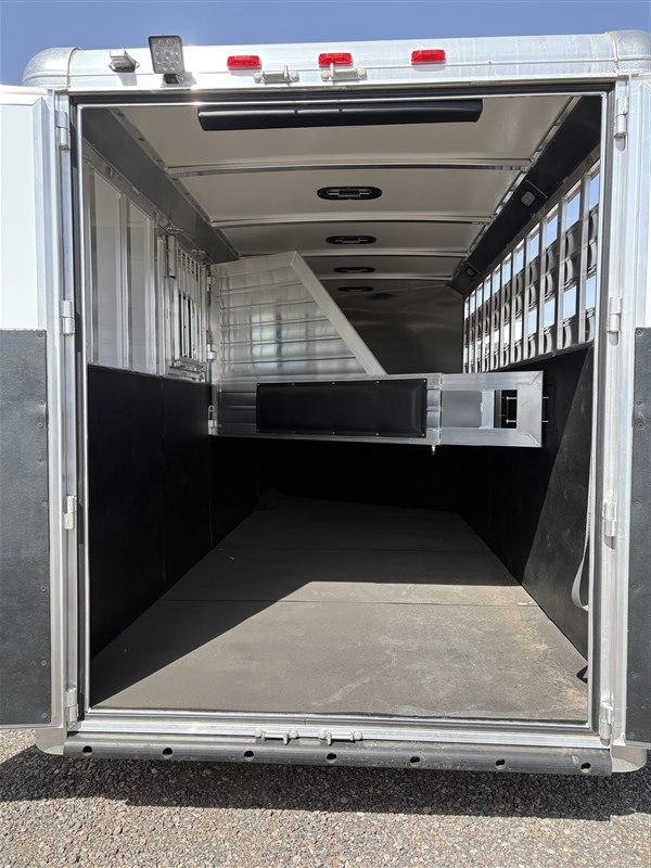 Trailer Photo 13