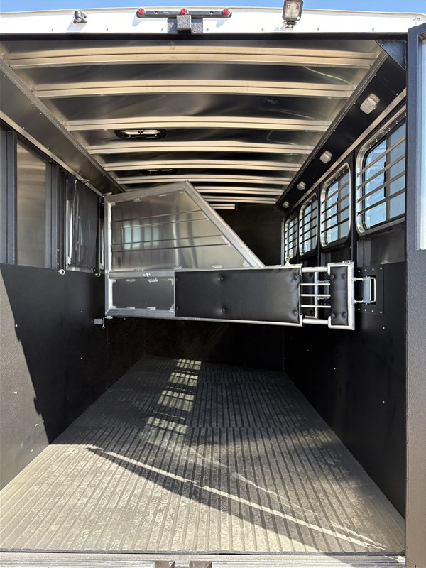 Trailer Photo 11