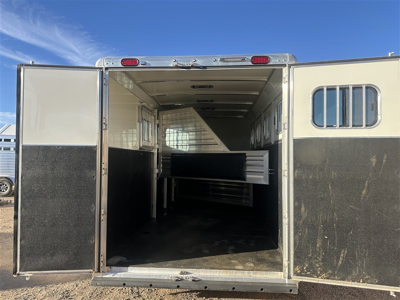 2024 Cimarron 4 horse w/ double tack doors