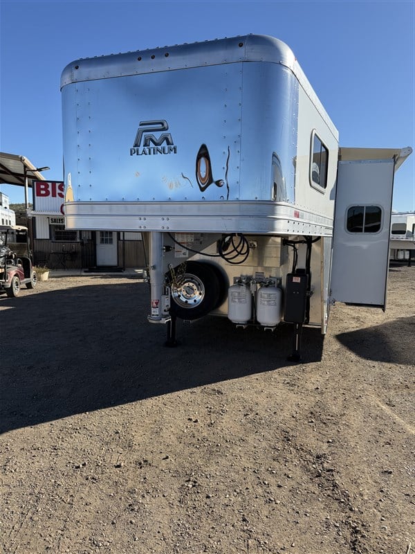 2026 Platinum Coach 4 horse side load
