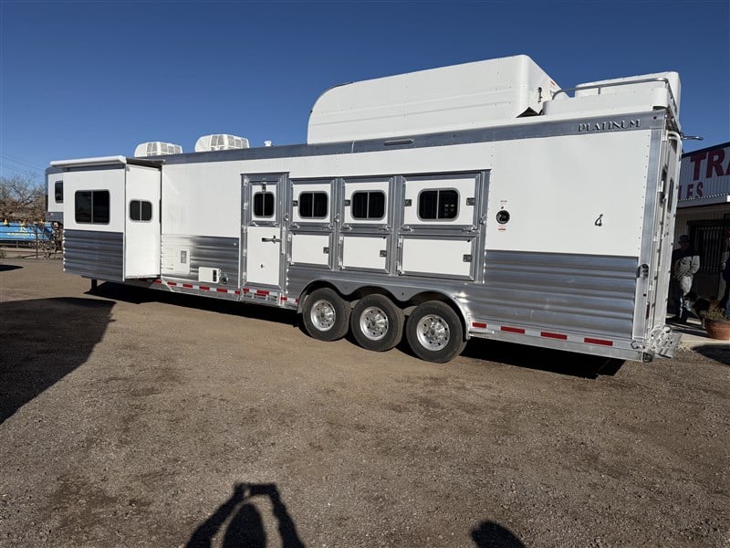 2026 Platinum Coach 4 horse side load