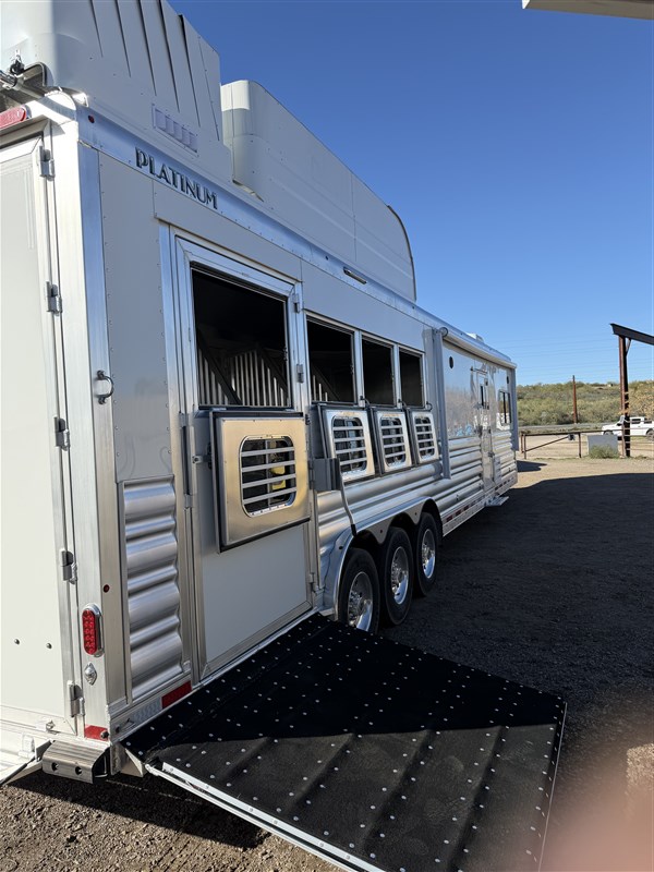 Trailer Photo 13