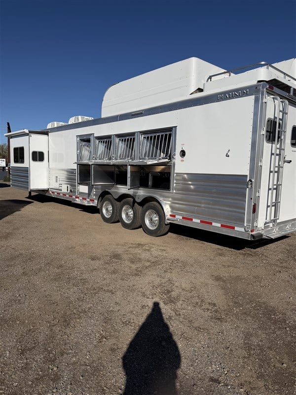 2026 Platinum Coach 4 horse side load