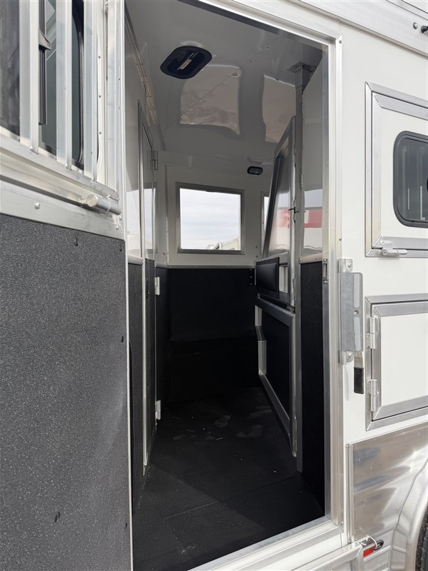 Trailer Photo 6
