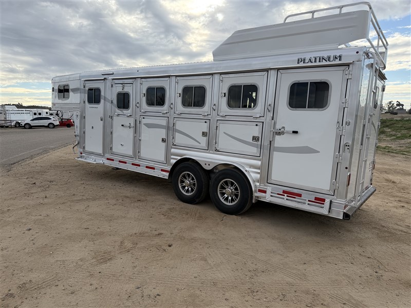 2026 Platinum Coach 4 horse w/trainer tack