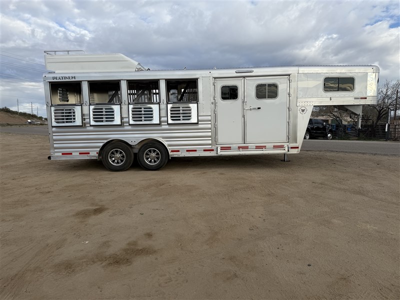 2026 Platinum Coach 4 horse w/trainer tack