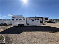 2017 4 horse Lakota 4 horse 11' short wall w/ Generator 