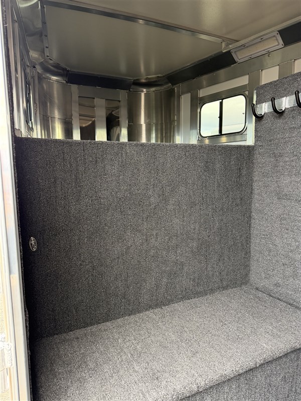 Trailer Photo 7