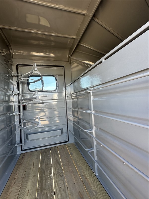 Trailer Photo 8