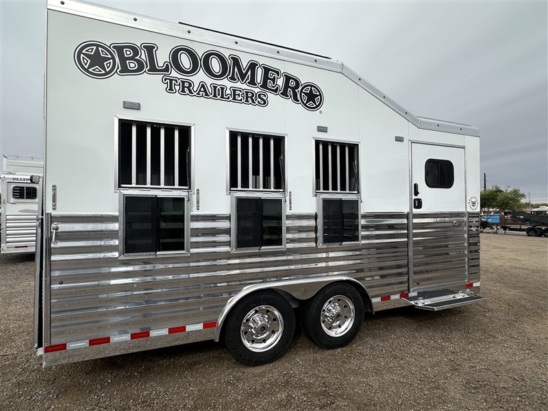 2026 Bloomer 3 horse bumper pull w/ new extrusion