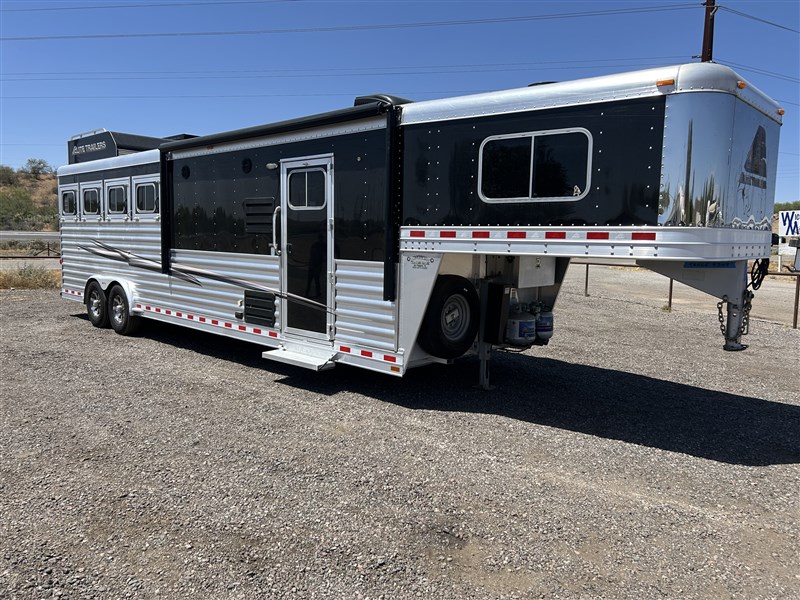 2019 Elite 4 horse 11' lq w/ generator