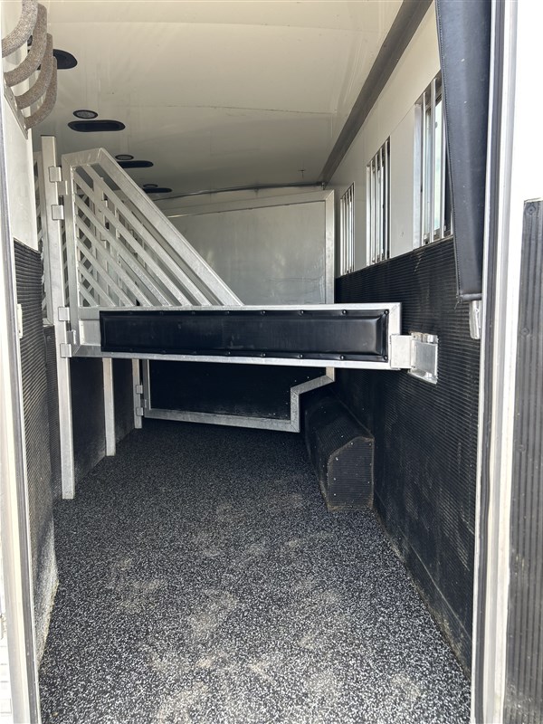 Trailer Photo 9