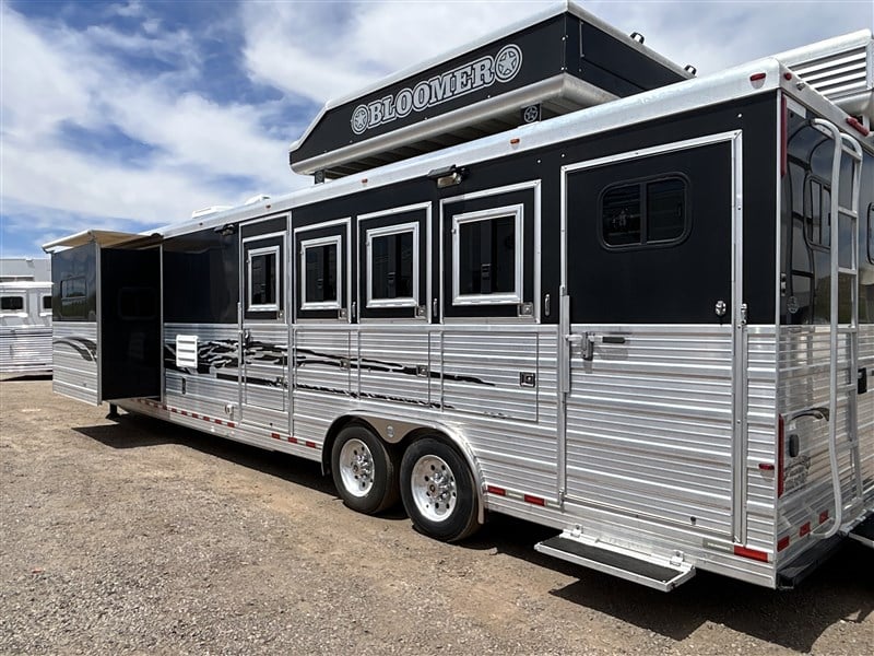 2008 Bloomer 4 h 16' sw with cowboy classic interior lq