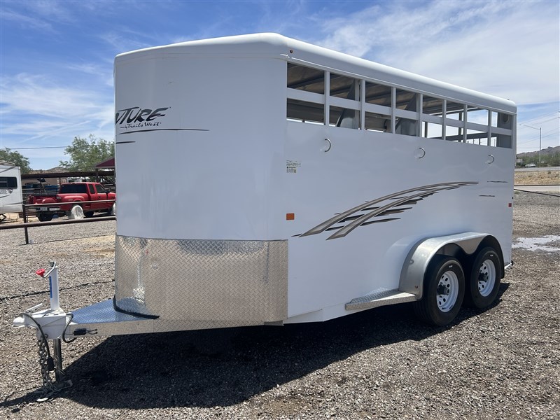 2018 Trails West 3 horse bumper pull