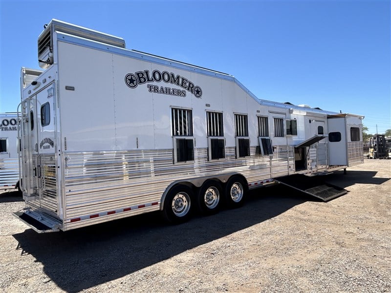 2023 Bloomer 5 horse reverse load lq