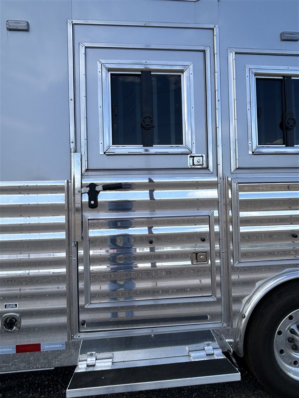 Trailer Photo 8