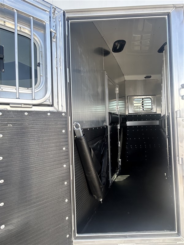 Trailer Photo 11