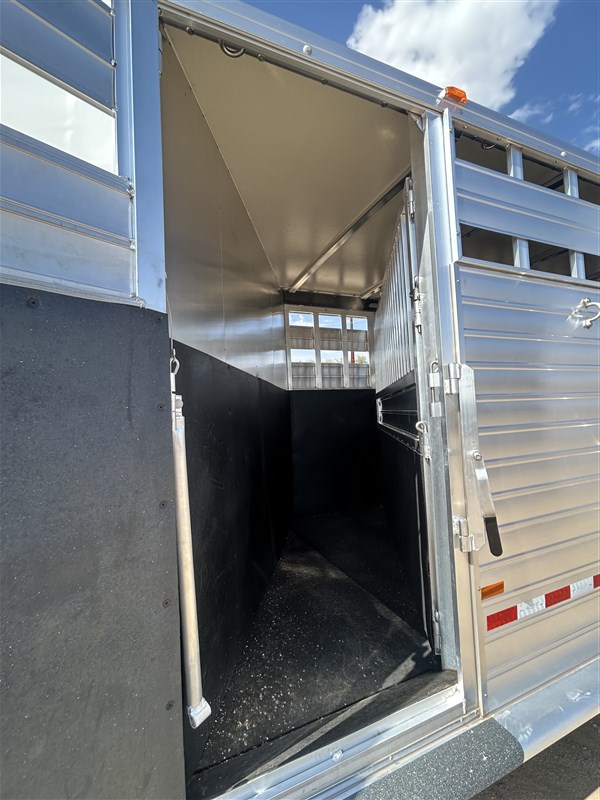 Trailer Photo 11
