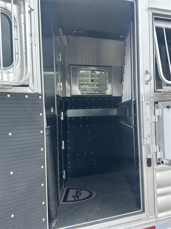 Trailer Photo 10