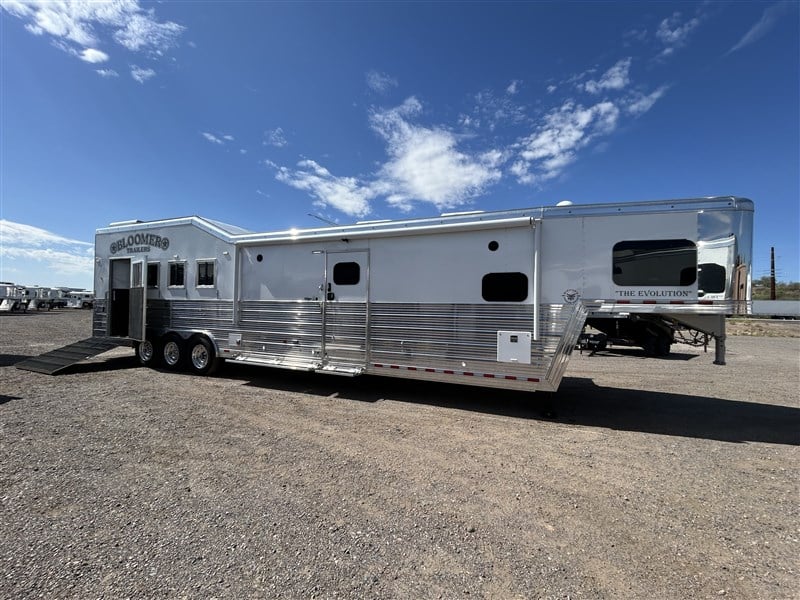 2025 Bloomer 4 H Sideload with 17' Shortwall