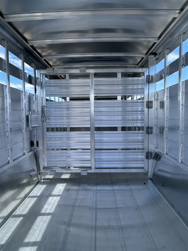 Trailer Photo 5