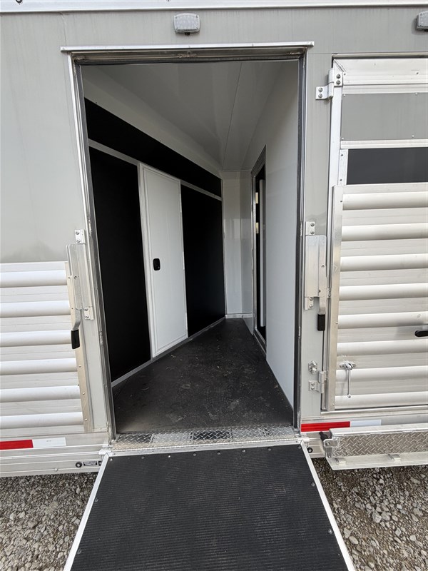 Trailer Photo 4