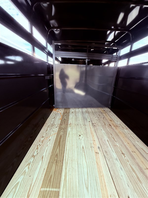 Trailer Photo 4