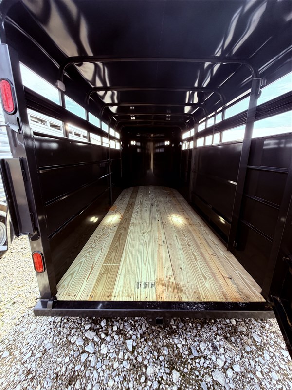 Trailer Photo 3
