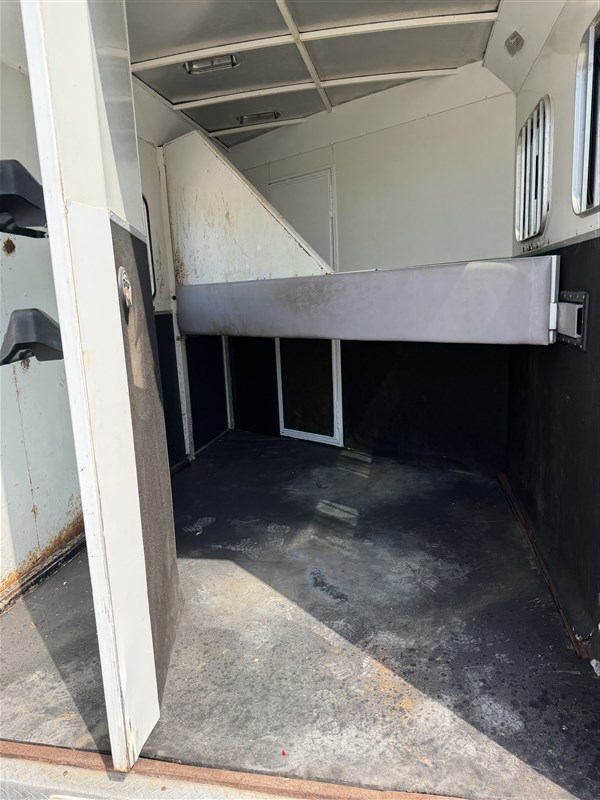 Trailer Photo 13