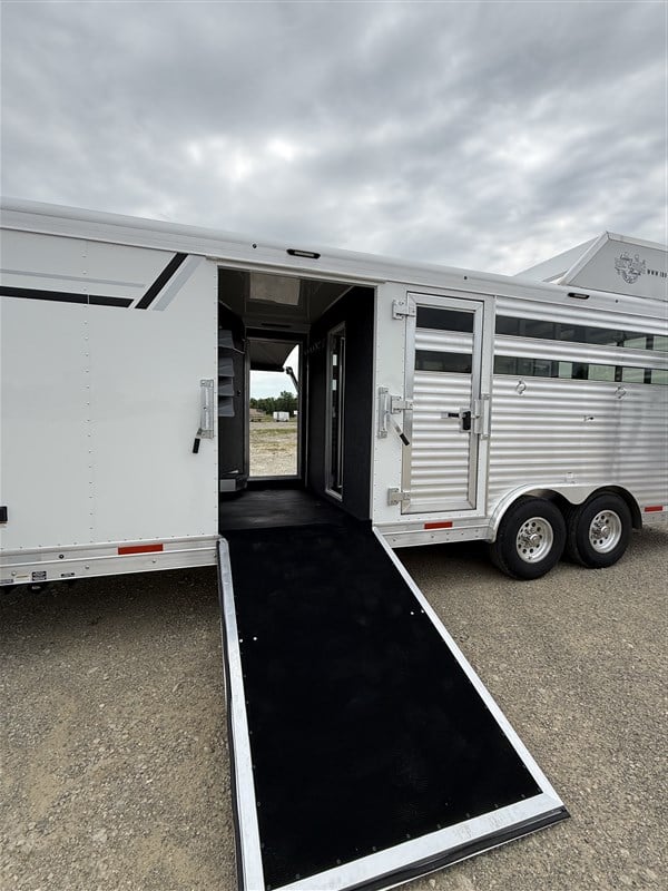 Trailer Photo 15