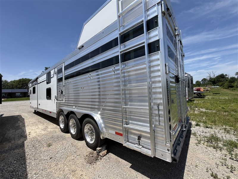 Trailer Photo 2