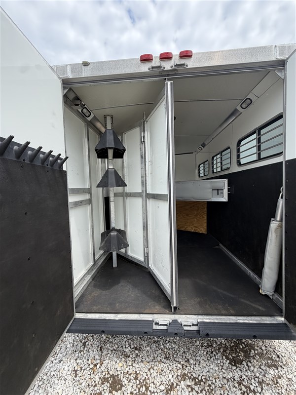 Trailer Photo 7