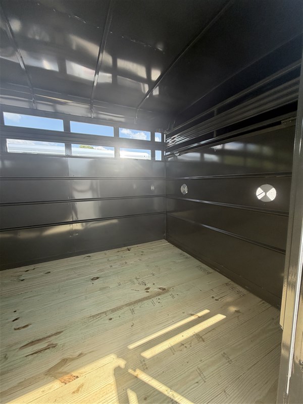 Trailer Photo 11