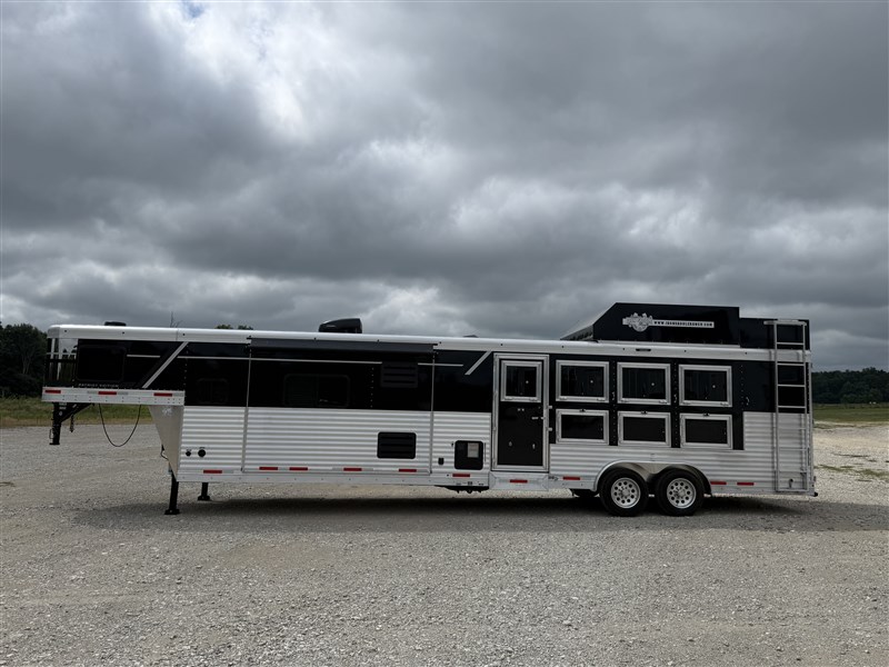 Trailer Photo 2