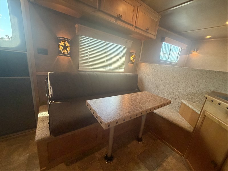 Trailer Photo 19