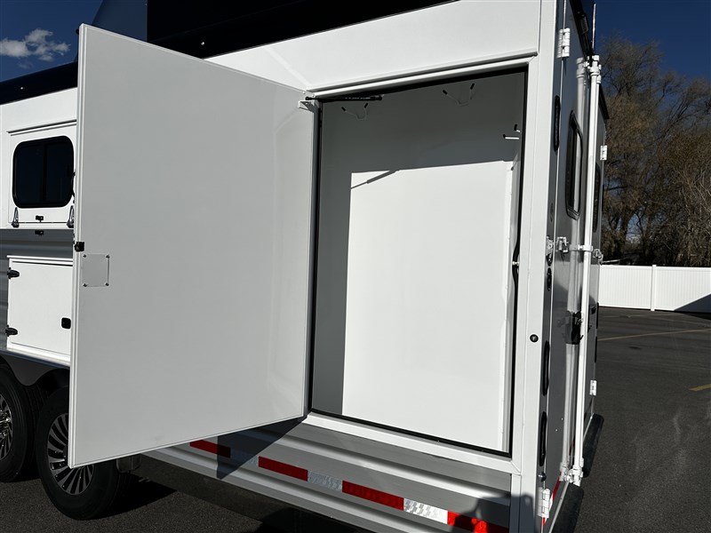Trailer Photo 12