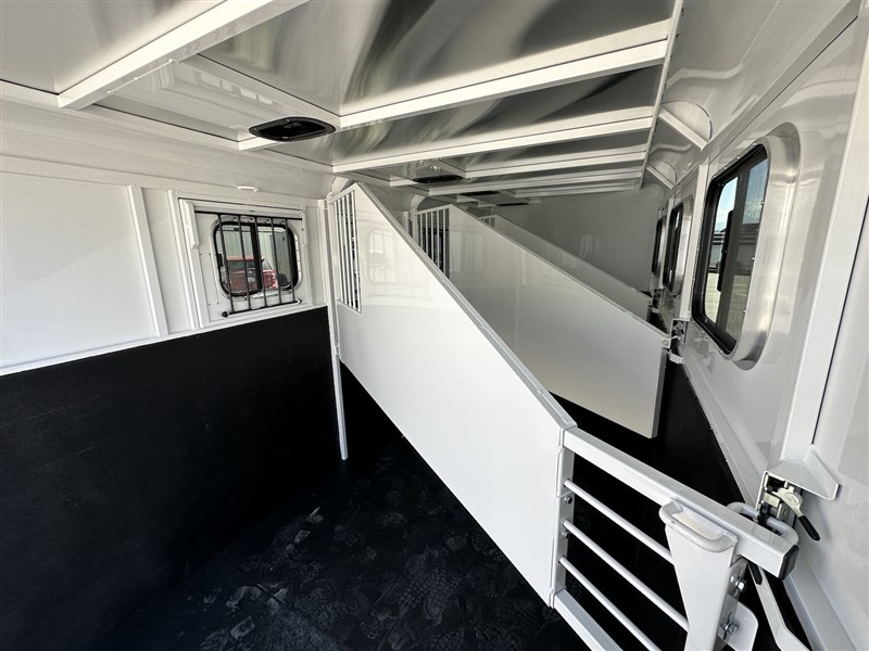 2025 Trails West adventure mx ii 4-horse