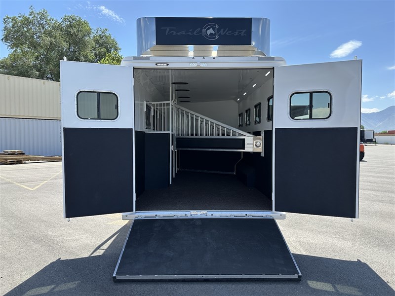 Trailer Photo 19