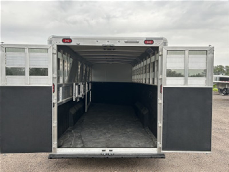 Trailer Photo 8