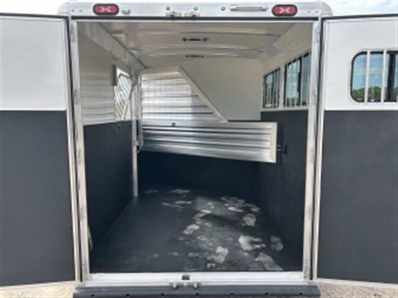 Trailer Photo 7