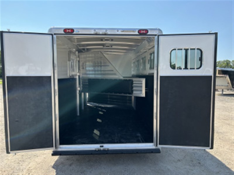 Trailer Photo 11