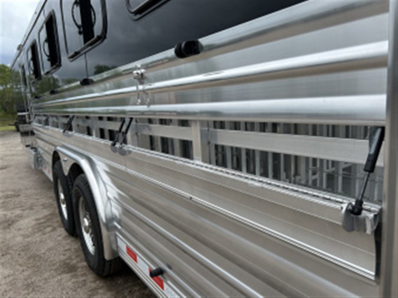 Trailer Photo 2