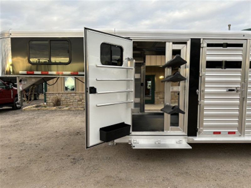 Trailer Photo 19