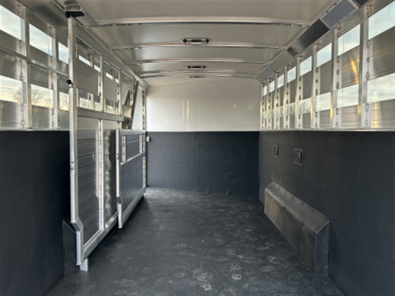 Trailer Photo 9