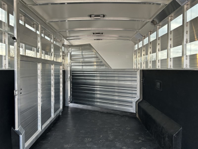 Trailer Photo 8
