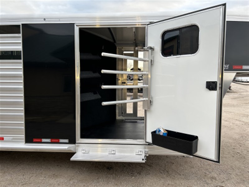 Trailer Photo 17