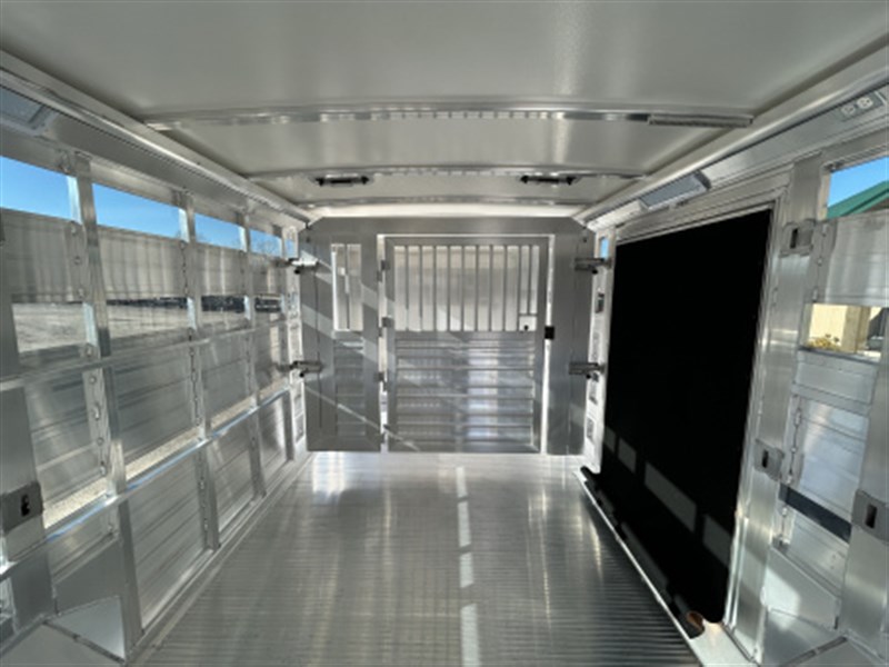 Trailer Photo 8