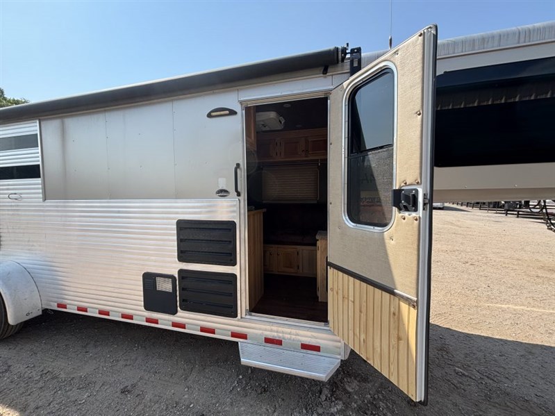 Trailer Photo 15