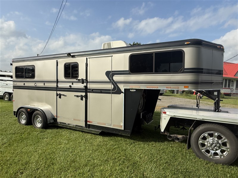 2015 Hawk two horse straight load