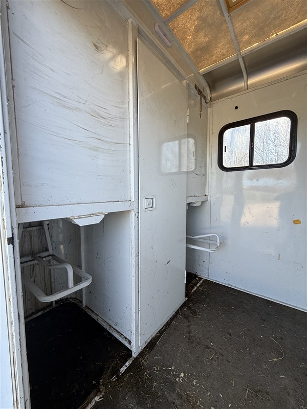 Trailer Photo 12